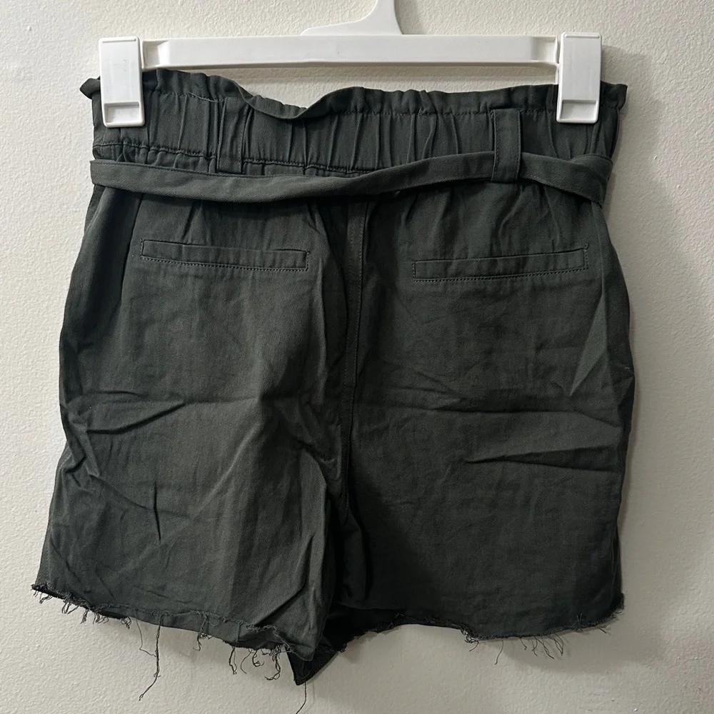 KENDALL & KYLIE Olive Green Paperbag Shorts Belted $47 SIZE SMALL Casual Frayed - Picture 2 of 6